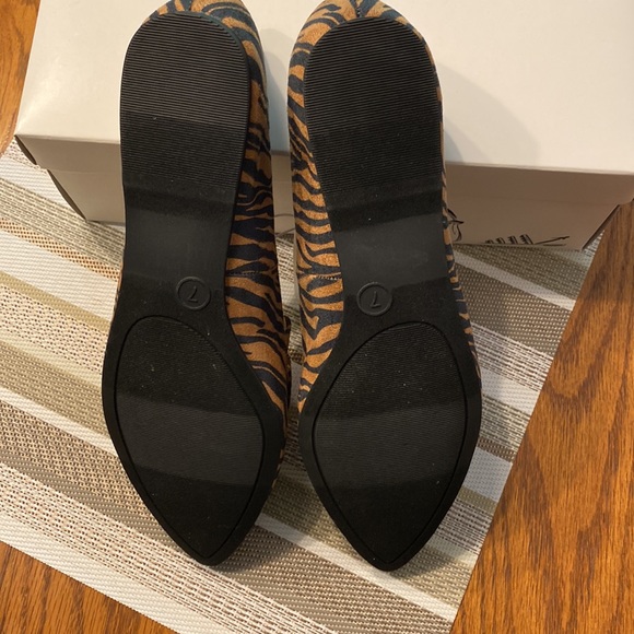 A new day - light brown/Micah tiger print flats with memory foam cushioning - Picture 6 of 10